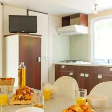 Campingplads Mobil-home Avec Climatisation - 6 Pers. - Api-1-52-2767 Vic-la-Gardiole